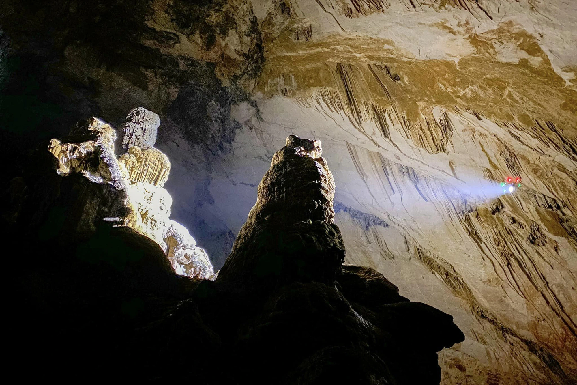 حصلت الحلقة التعريفية الأكثر روعة لمسلسل Son Doong and Va caves على ترشيحين لجائزة Emmy