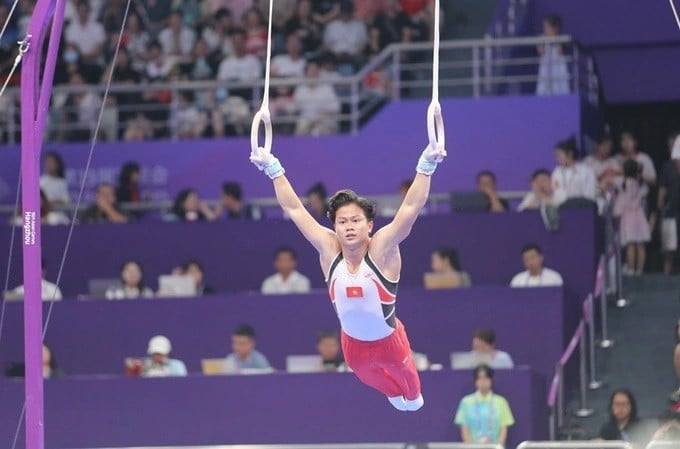 ASIAD 19: Khánh Phong xuất sắc giành Huy chương bạc cho đội tuyển thể dục dụng cụ Việt Nam