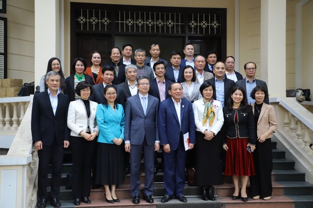 Bộ trưởng Nguyễn Văn Hùng: "Hoạt động văn hóa ở nước ngoài ngày càng có chiều sâu" - Ảnh 5.