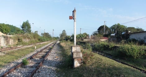 Envisager de moderniser et de rénover la ligne ferroviaire de Cau Giat