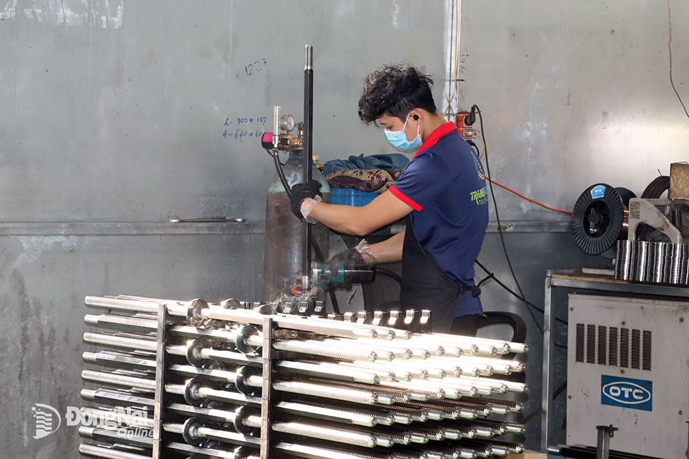 A business in Nhon Trach 3 Industrial Park Phase 2 produces machinery components for export to the US.