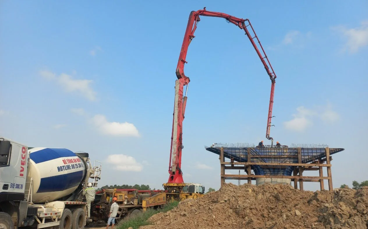 Lao dầm cầu Tân Bửu trên đường Vành đai 3  trong tháng 5- Ảnh 2.