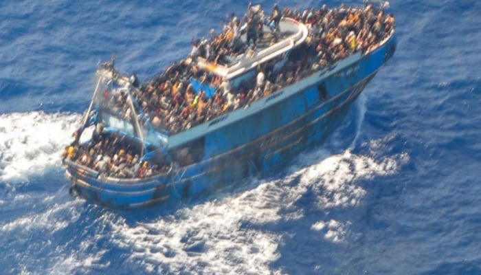 Le chavirement d'un bateau grec et la terrifiante route du trafic d'êtres humains en Méditerranée