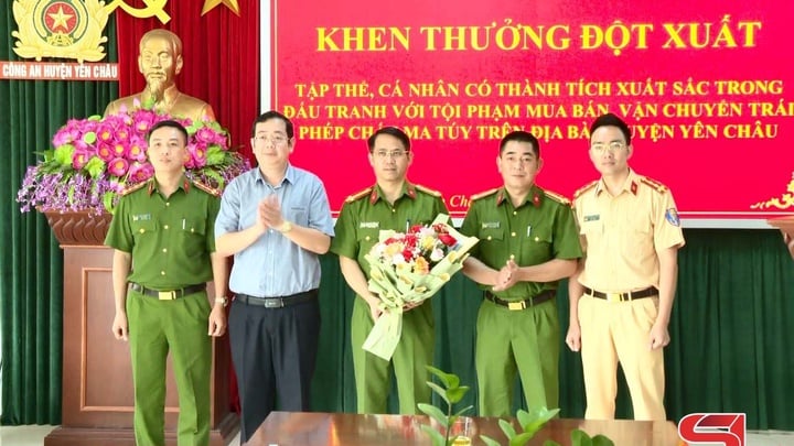 Khen thưởng đột xuất Công an huyện Yên Châu về thành tích bắt giữ đối tượng phạm tội ma túy