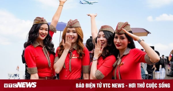 Впечатляющие фотографии бортпроводников Vietjet на авиасалоне Singapore Airshow 2024