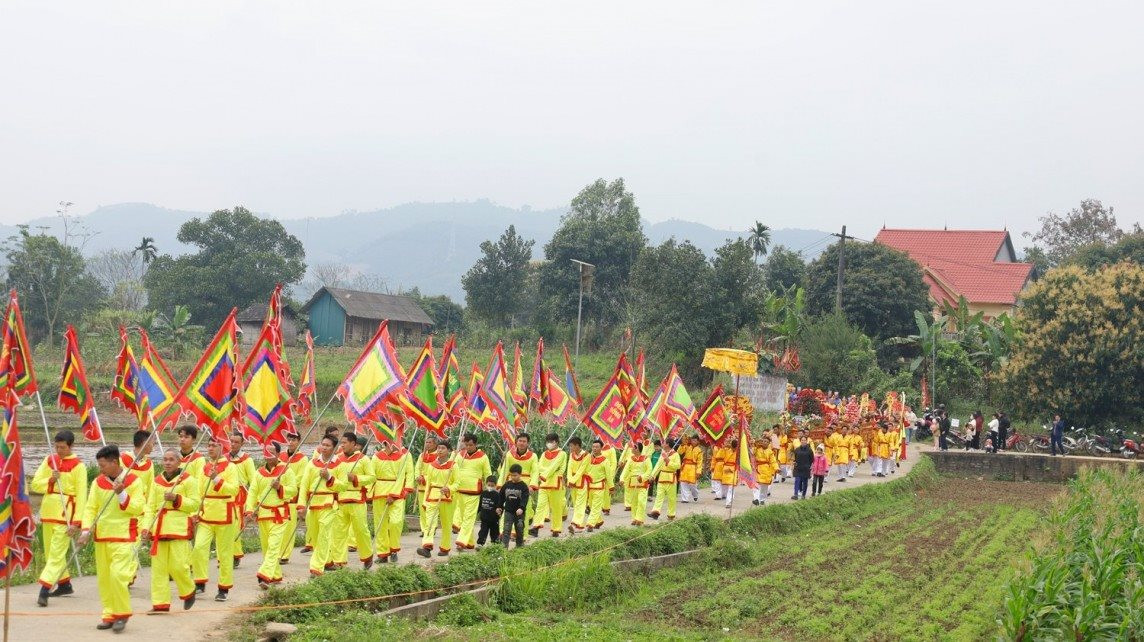 nghi-le-ruoc-kieu-duoc-to-chuc-trang-trong-theo-truyen-thong-tai-le-hoi-den-dong-an.jpg