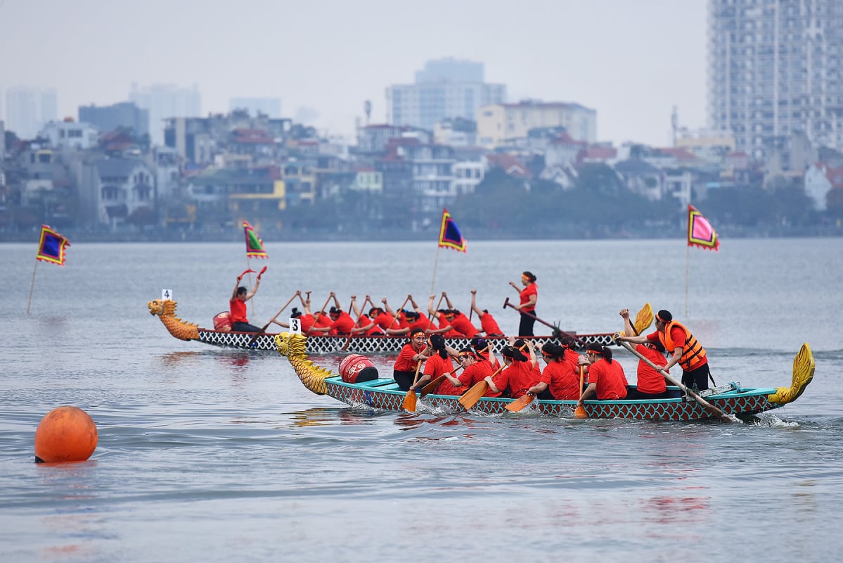 Hanoi allows business of golf course on West Lake surface