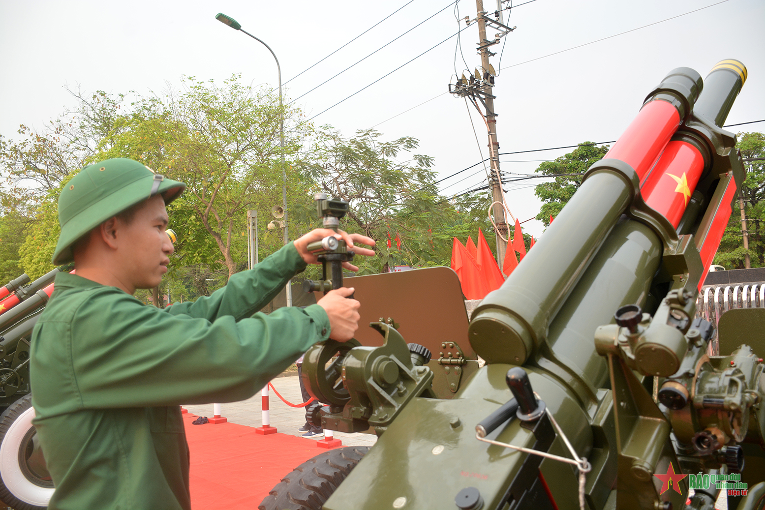 L'artillerie d'apparat est arrivée à Dien Bien.