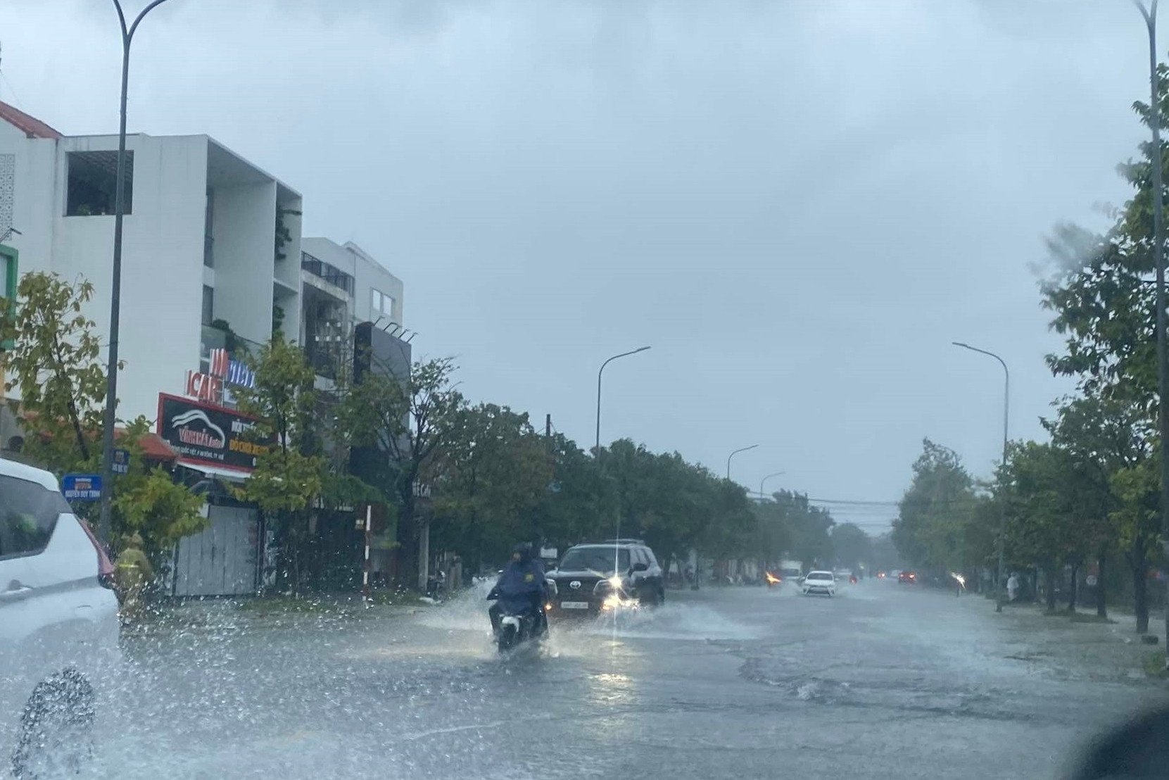 ฝนตกหนักภาคกลางจะยาวนานอีกนานแค่ไหน?