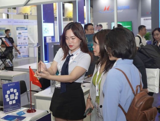 La tecnología Face ID de VNPT causa sensación en Asia Tech X Singapore 2023 foto 1