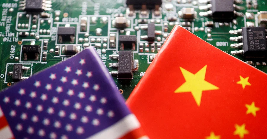 China acepta dialogar sobre restricciones comerciales y exportaciones de chips