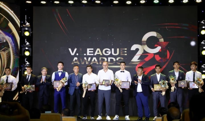 ក្រុមធម្មតា V-League 2023 ។