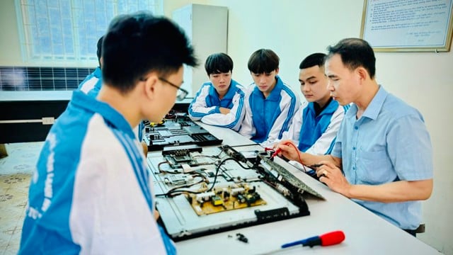 Training 50,000 university human resources to serve the semiconductor industry