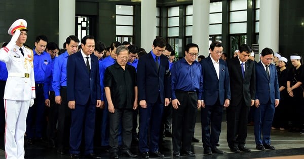 Una delegación de la Unión Central de Jóvenes visita al mayor general Dang Quoc Bao