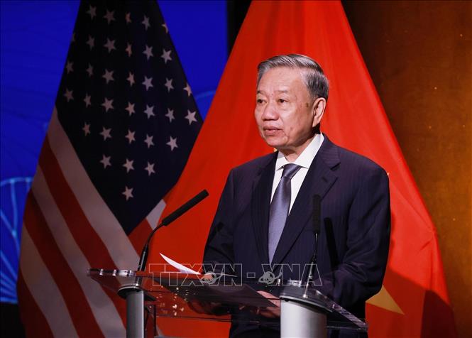 General Secretary and President attends the ceremony to celebrate the first anniversary of the Vietnam - US Comprehensive Strategic Partnership