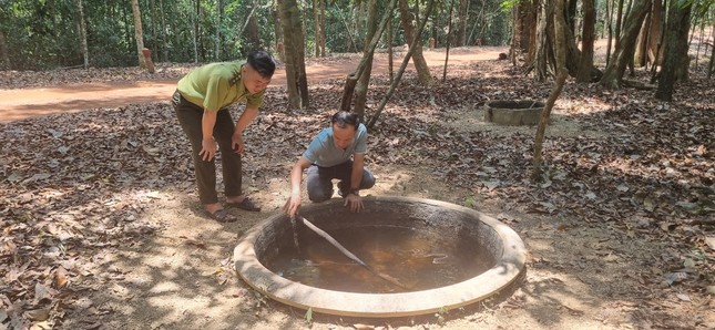 Construcción de tanques de agua, agregando sales minerales para 'combatir la sed' de animales salvajes foto 1