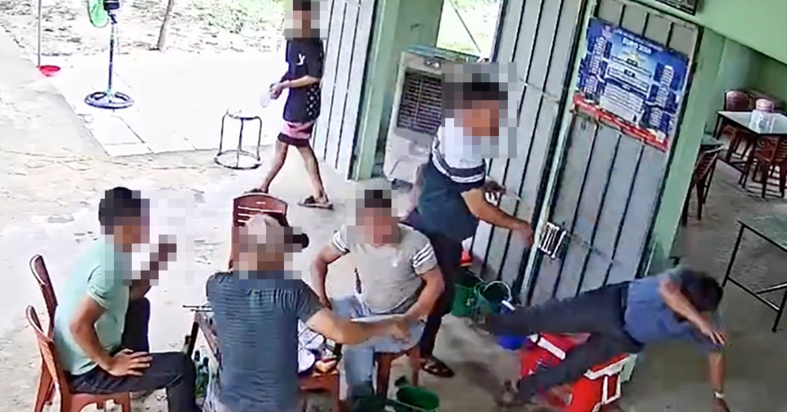 Commune officials in Nghe An assaulted people at a drinking place