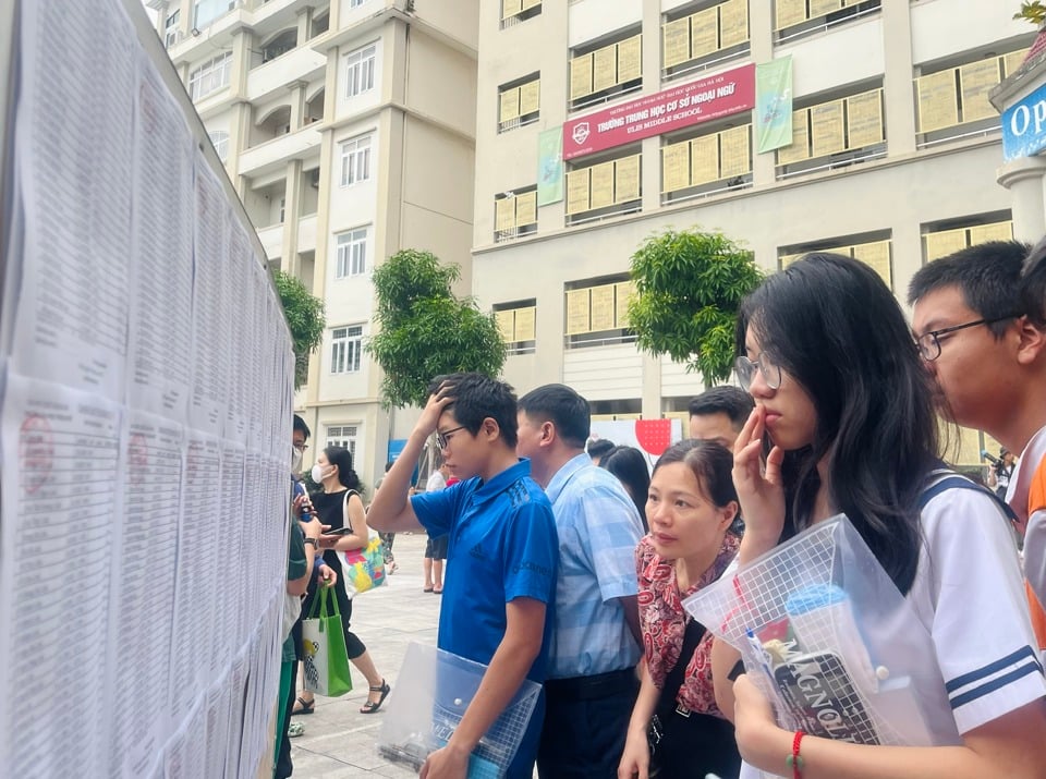 The 10th grade exam in Hanoi is always stressful.