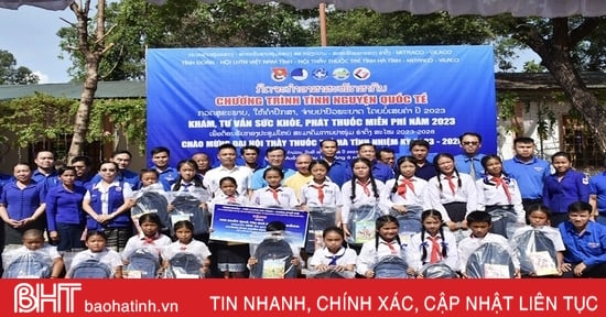 Đoàn tình nguyện Hà Tĩnh tại Khăm Muồn tổ chức nhiều hoạt động thiện nguyện