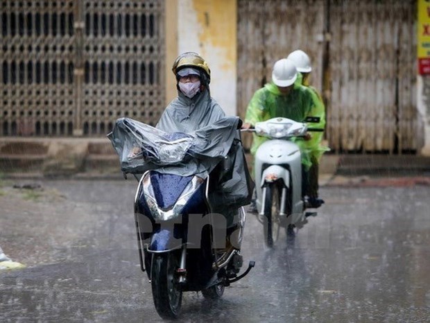 Mưa và dông bao trùm các khu vực trong cả nước đề phòng lốc sét