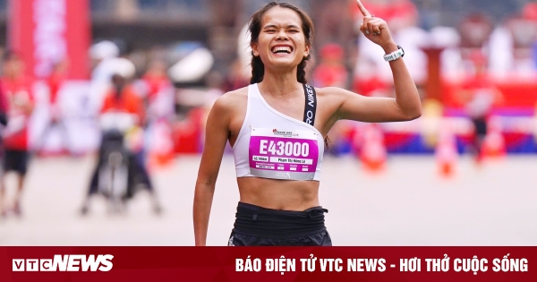 Pham Thi Hong Le y Nguyen Thi Oanh ganaron el maratón de Angkor Wat