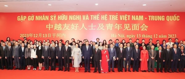 Encuentro entre los dos Secretarios Generales de Vietnam y China con cerca de 400 intelectuales y jóvenes de ambos países