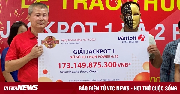 Người trúng Vietlott hơn 173 tỷ đồng thắng giải nhờ tấm vé do máy chọn