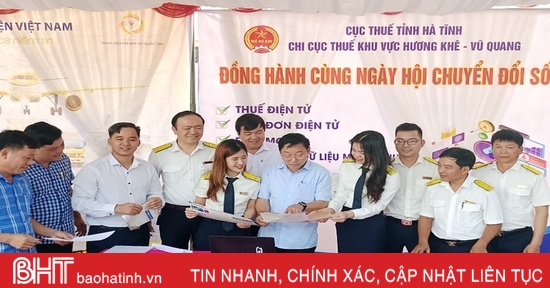 Người dân Hương Khê hào hứng với ngày hội chuyển đổi số