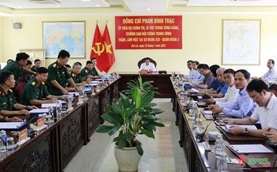 Đoàn công tác Ban Nội chính Trung ương thăm và làm việc tại Sư đoàn 320