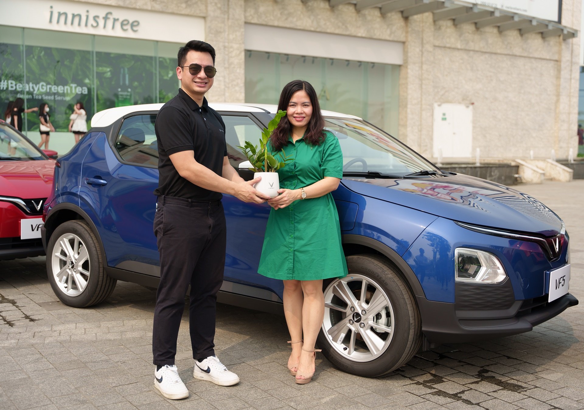 Vinfast officially delivers VF 5 Plus cars to customers, picture 1