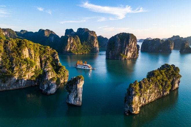 La baie d'Ha Long et l'archipel de Cat Ba sur CNN