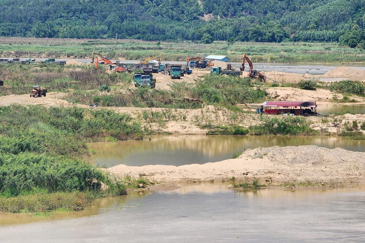 Auktionspreis für Sandminen von 1,2 Milliarden auf 370 Milliarden gestiegen, Quang Nam-Vorsitzender angewiesen, Ermittlungen fortzusetzen