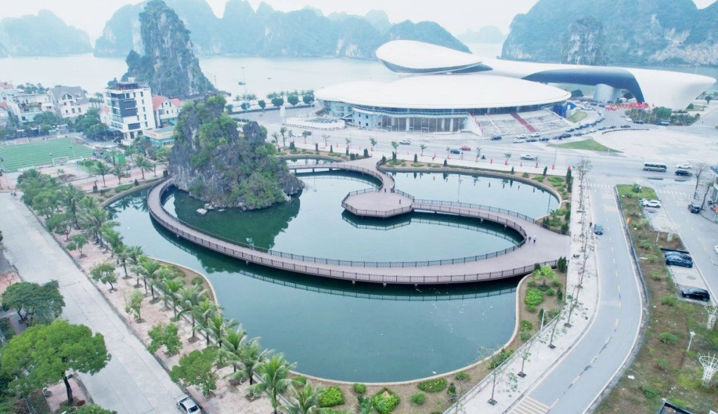 The walking and check-in spot at Hai Thinh Lake is expected to be completed and ready for tourists by the end of April 2023. Photo: Tran Thanh (Ha Long City Cultural and Information Center)