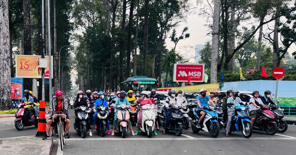 Les gens craignent de lourdes amendes, la circulation à Ho Chi Minh-Ville évolue positivement