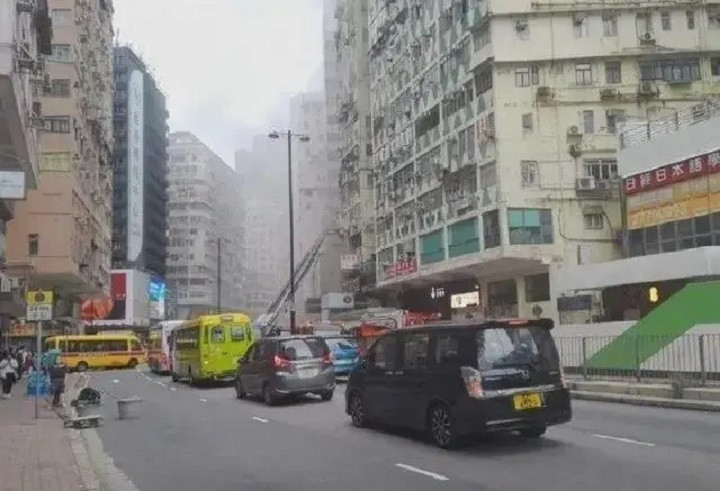 Monde - Important incendie dans un immeuble à Hong Kong (Chine), 40 victimes (Photo 3).