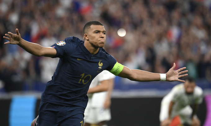 Mbappe ghi bàn cho tuyển Pháp trong trận thắng Hy Lạp 1-0 hôm 20/6. Ảnh: AFP