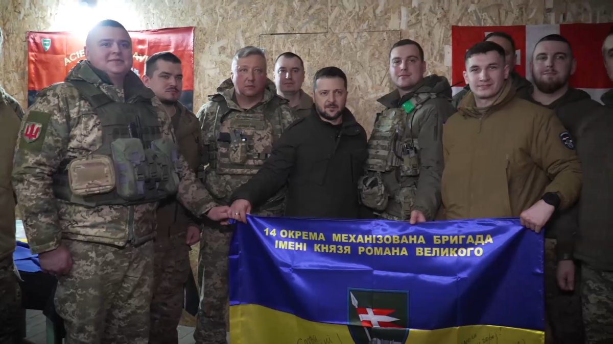 Mr. Zelensky visits the northeastern front line