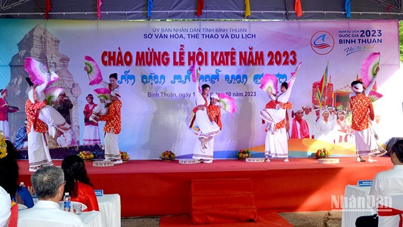 Festival de la bulliciosa Kate 2023 del pueblo Cham en Binh Thuan foto 1