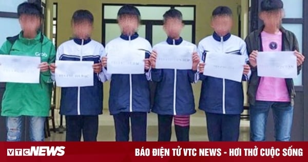 A group of teenagers used knives to stab pigs to resolve conflicts in Hoa Binh.