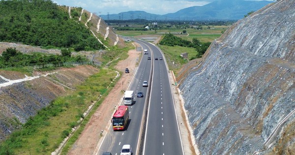 Instalar una estación de pesaje para evitar que vehículos sobrecargados ingresen a la autopista Vinh Hao