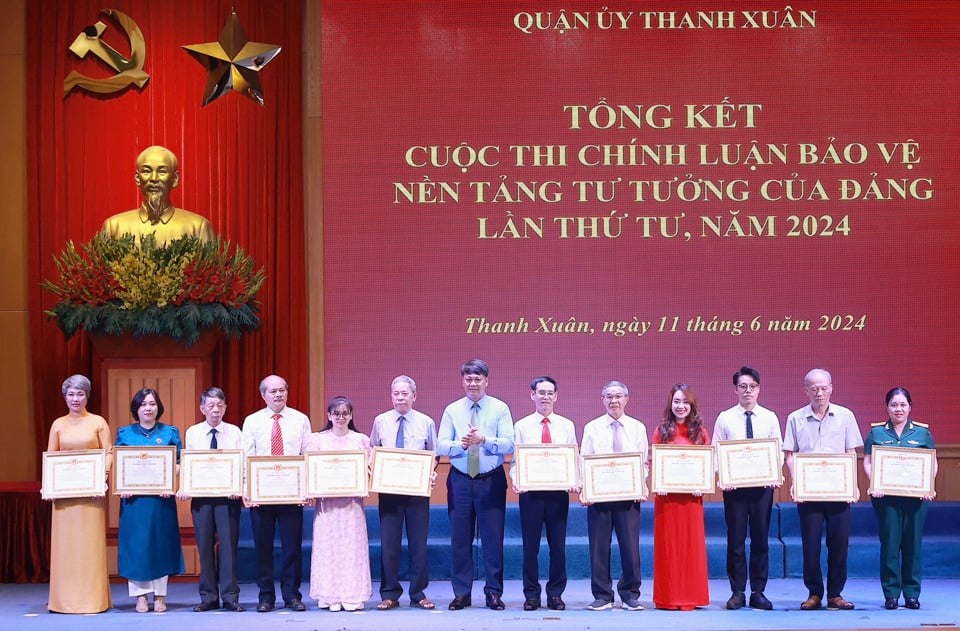 ស្រុក Thanh Xuan៖ អត្ថបទ​នយោបាយ​ជាង ១០០០ អត្ថបទ​ការពារ​មូលដ្ឋាន​មនោគមវិជ្ជា​បក្ស - រូបថត ១
