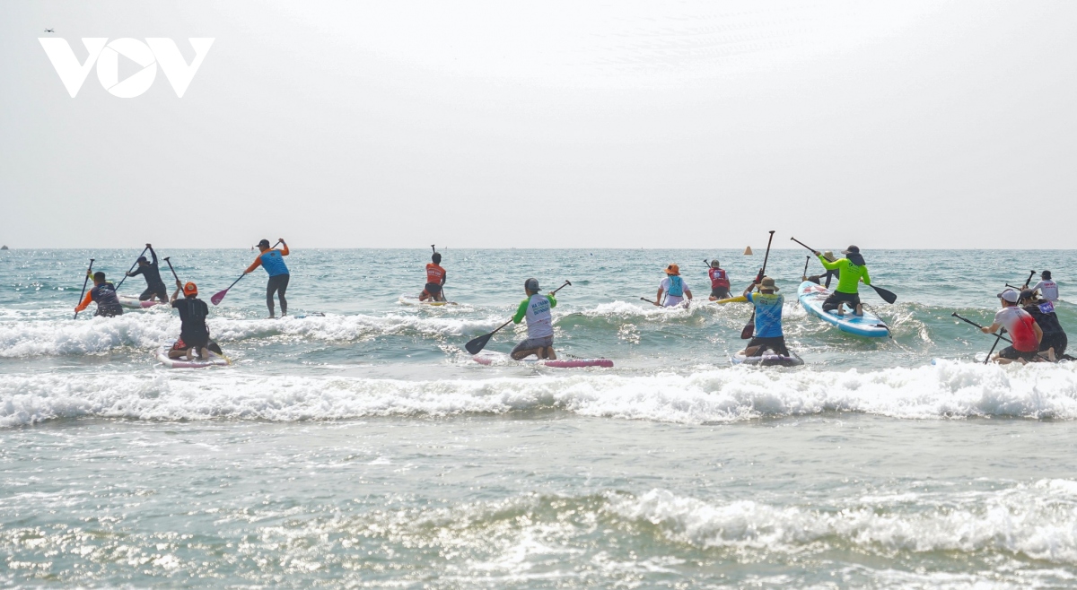 cac bai bien Da nang hut khach ngay nang nong hinh anh 3