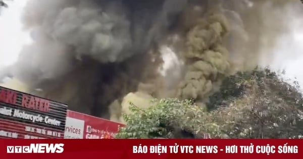 Chicken restaurant fire on Hanoi street