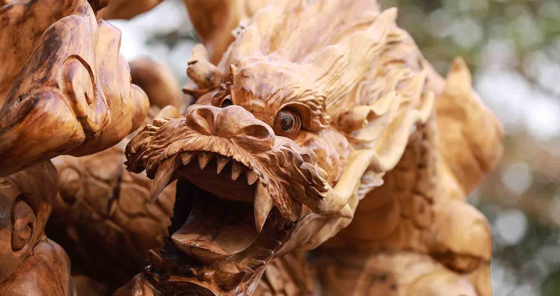 J'ai passé 5 ans à sculpter les 9 dragons et les 9 carpes « uniques »