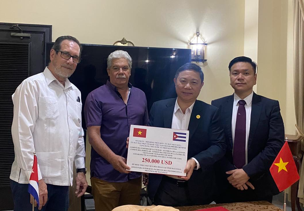 TP HCM ủng hộ 250.000 USD khắc phục hậu quả hỏa hoạn tại tỉnh Matanzas, Cuba - Ảnh 1.