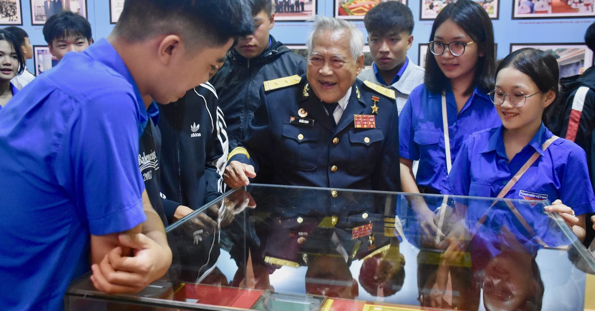 Recreating Ho Chi Minh trail at sea through artifacts