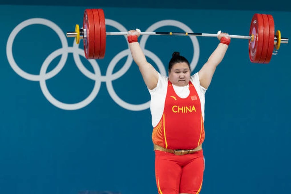 Vừa giành HCV Olympic, VĐV Trung Quốc có hành động khiến tất cả ngỡ ngàng - 1