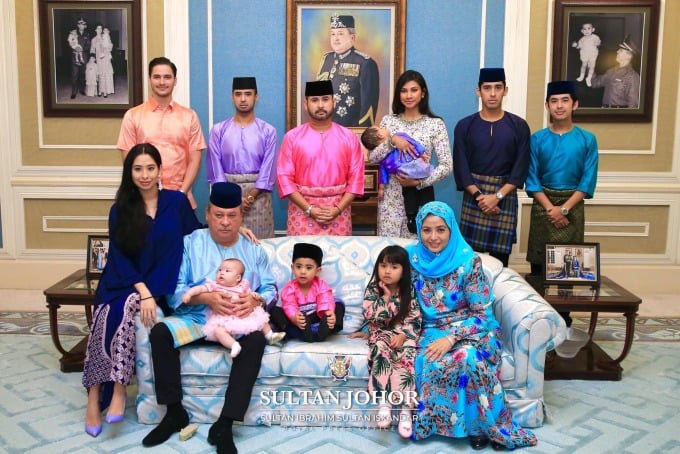 The new King and Queen of Malaysia with their family, May 2020. Photo: Facebook/Sultan Ibrahim Sultan Iskandar