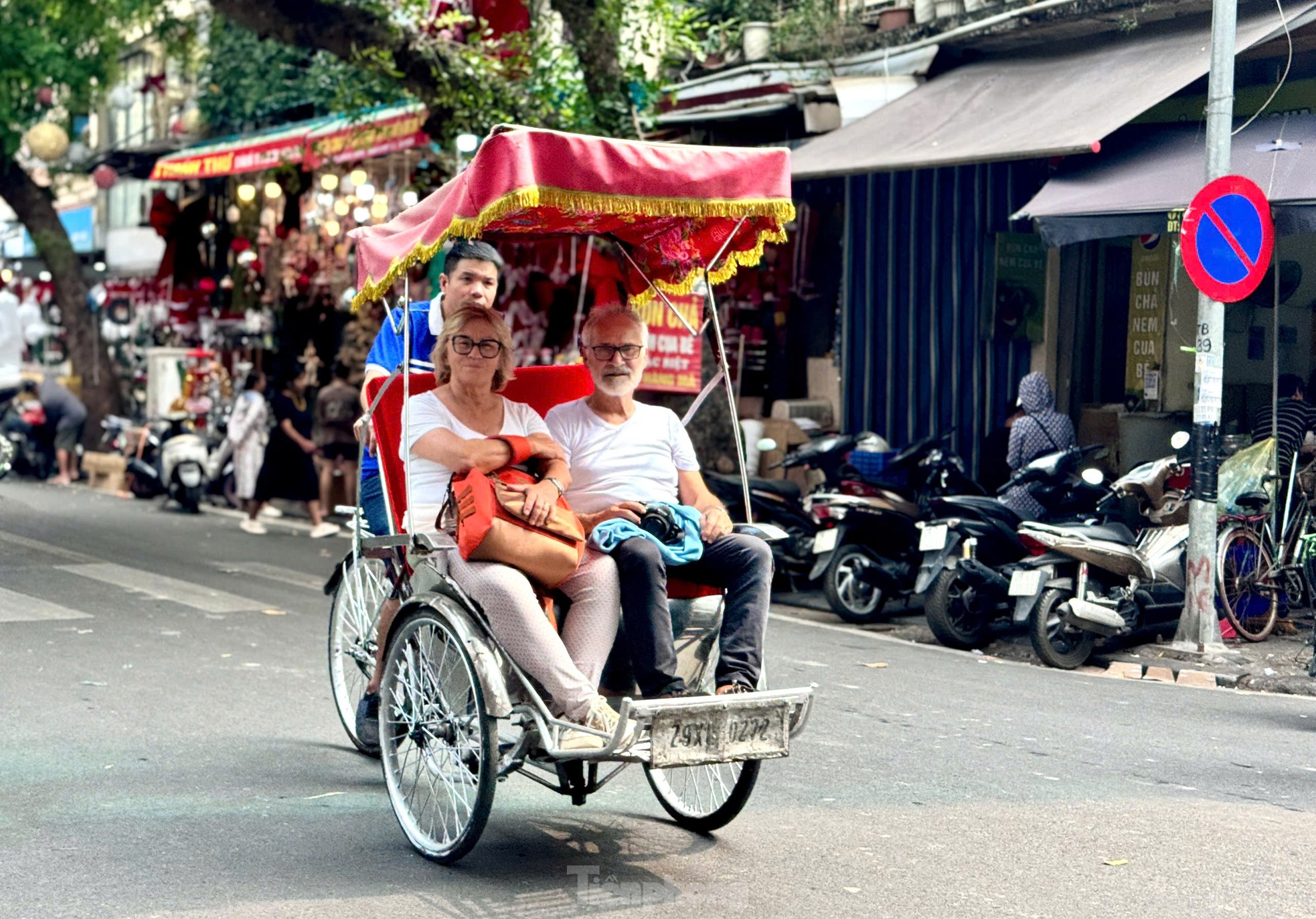 Trời nắng đẹp, 'nàng thơ' check-in Giáng sinh sớm lung linh sắc màu ảnh 20