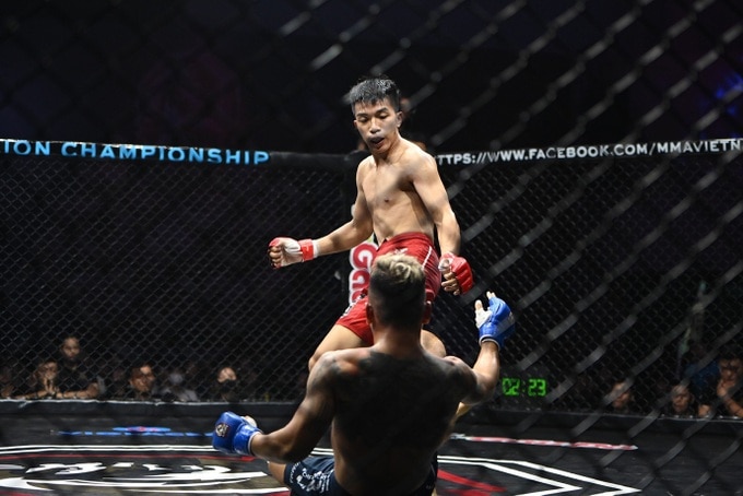 Võ sĩ Việt Nam hạ đo ván đối thủ người Anh sau 18 giây - 8